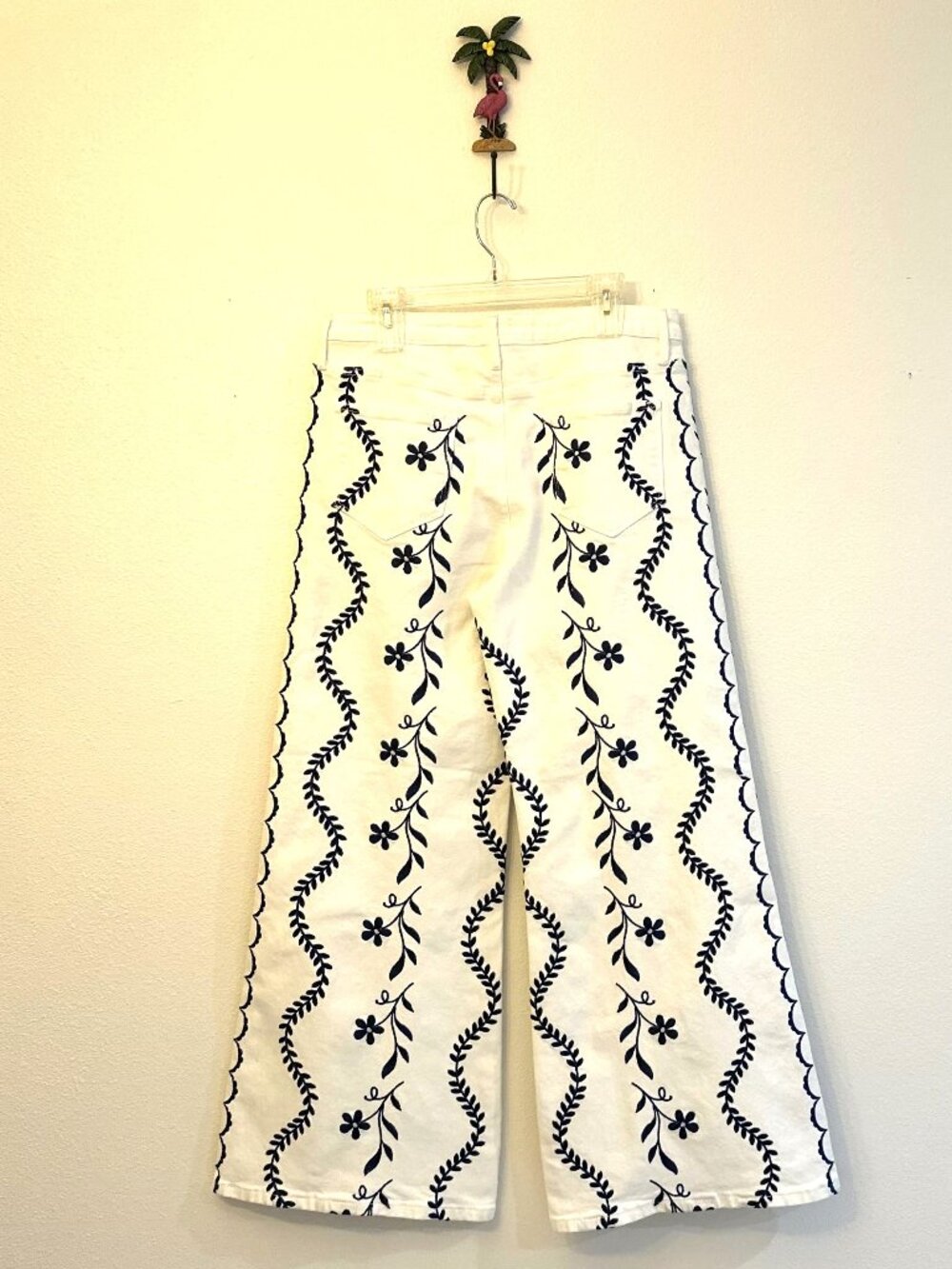 Driftwood Penelope Embroidered Wide Leg Jeans White Blue Floral Size 32 NWT - Picture 2 of 8